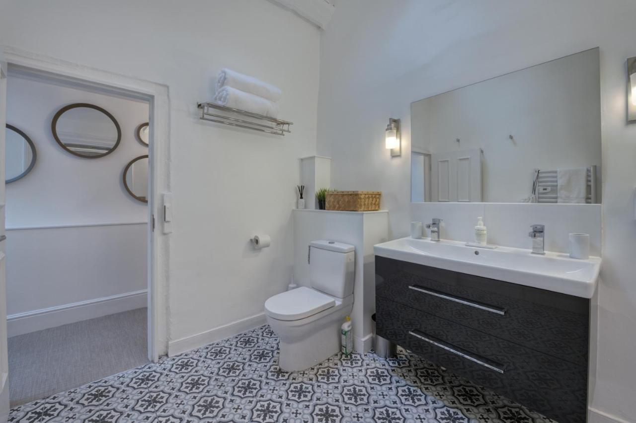 Beautiful Apartment On The Historic Rows Chester Eksteriør bilde